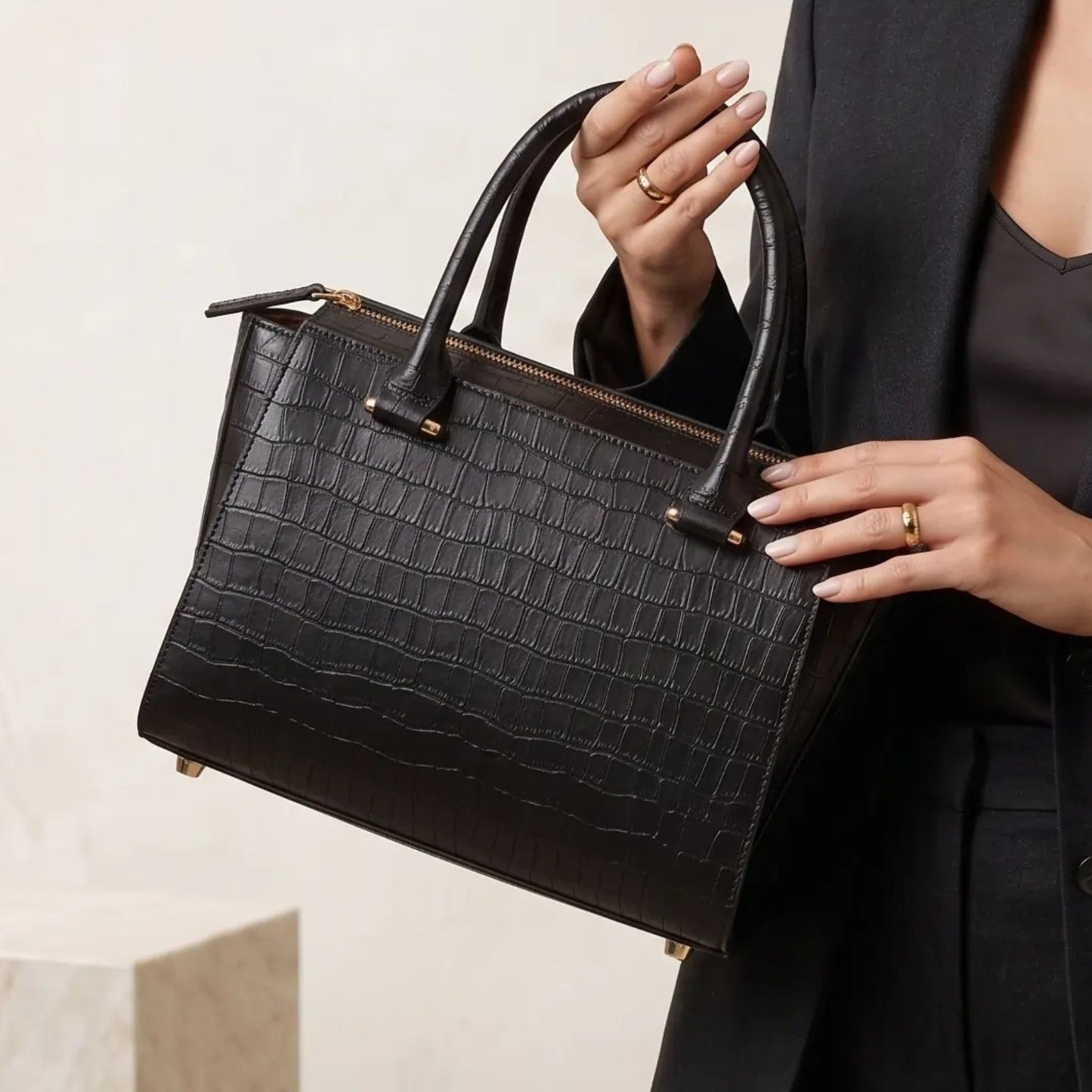 Luxury Black Crocodile Embossed Genuine Leather Handbag for Women Shoulder Bag & Crossbody Purse