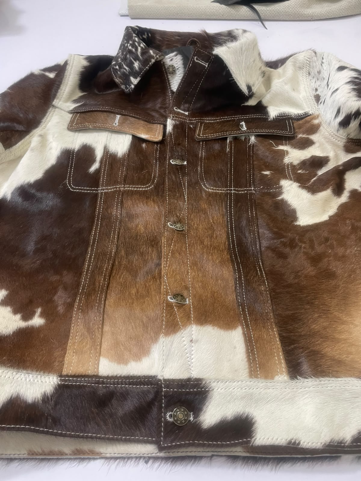 Men's genuine sheepskin leather trucker jacket video